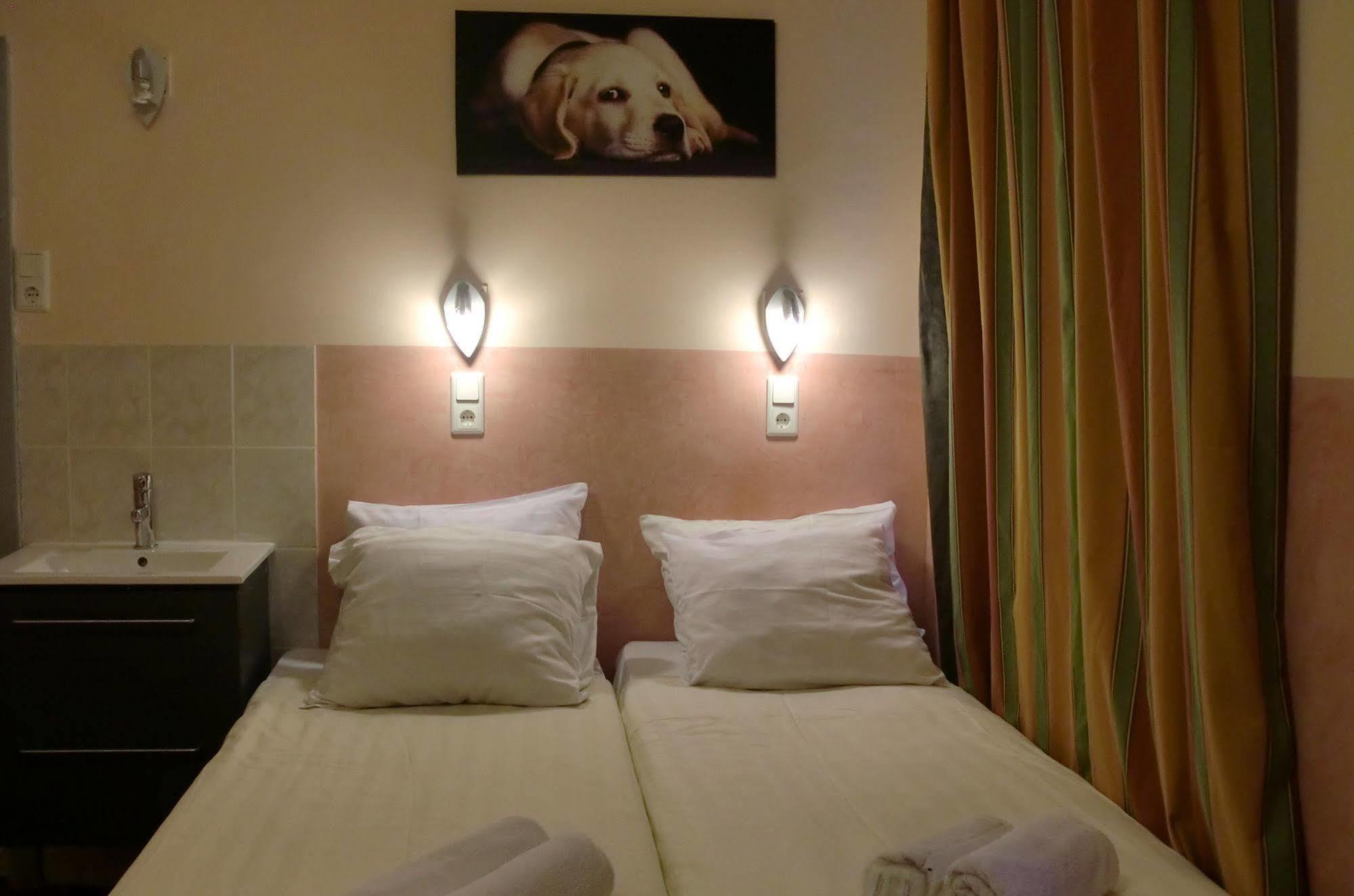 Budget Hotel Neutraal Amsterdam Zewnętrze zdjęcie